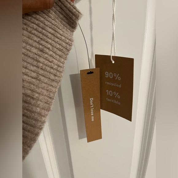 Reformation - Arco Cashmere Sleeveless Turtleneck Sweater in Barley, XS - Picture 5 of 10